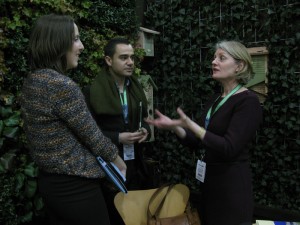 Marta e Ivan charlando con Shelley Mosco