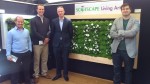 Equipo de Scotscape en el stand de slimgreenwall, Living Art, en Chelsea Flower Show