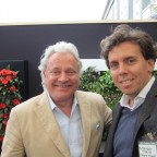 Visita de Stephen Stefanou al stand de slimgreenwall en Chelsea Flower show, junto a Ferando Hidalgo de Terapia Urbana, Diseño de jardines verticales, Living Art