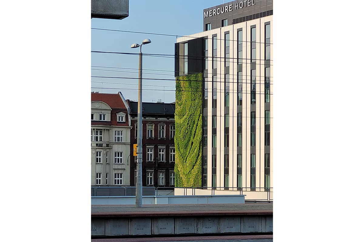 mercure hotel polonia jardin vertical