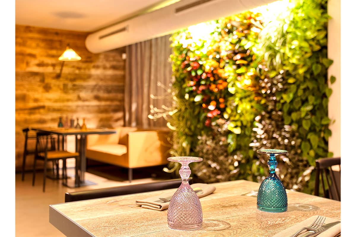 noto restaurante muro vegetal
