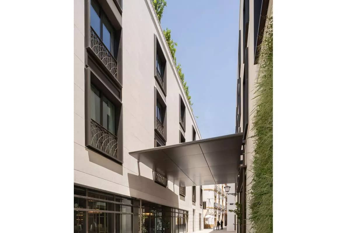 fachada vegetal radisson