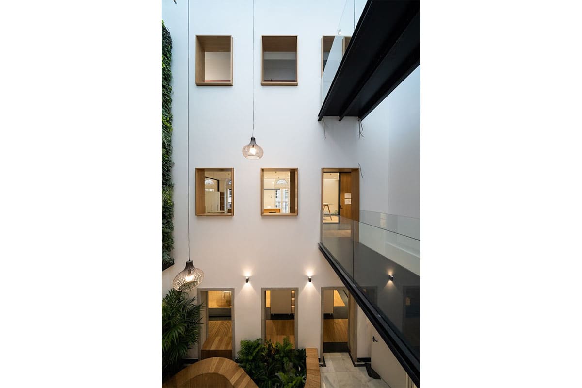 zona franca fachada vegetal