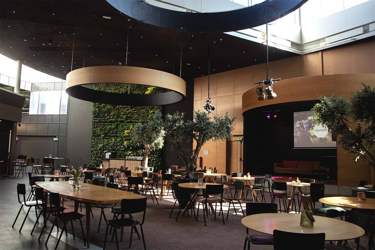 centro cultural ede jardin vertical