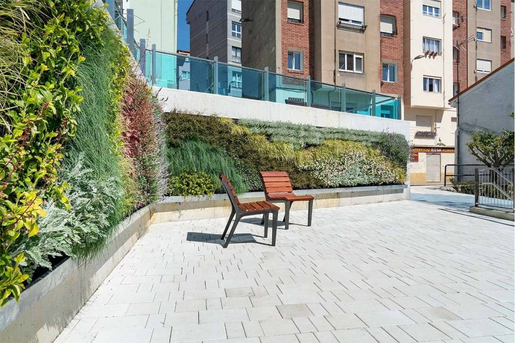 plaza gurugu jardin vertical